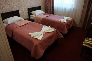 Отель BeSt Hotel and Restaurant complex Дунаевцы Стандартный двухместный номер с 2 отдельными кроватями-7