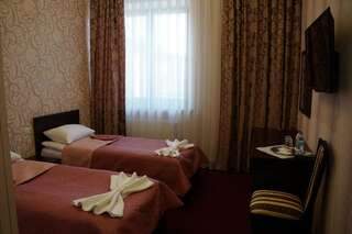 Отель BeSt Hotel and Restaurant complex Дунаевцы Стандартный двухместный номер с 2 отдельными кроватями-8